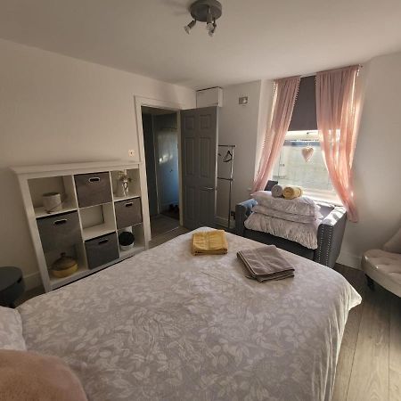 Entire Apartment With Sun Filled Private Garden Маргит Экстерьер фото
